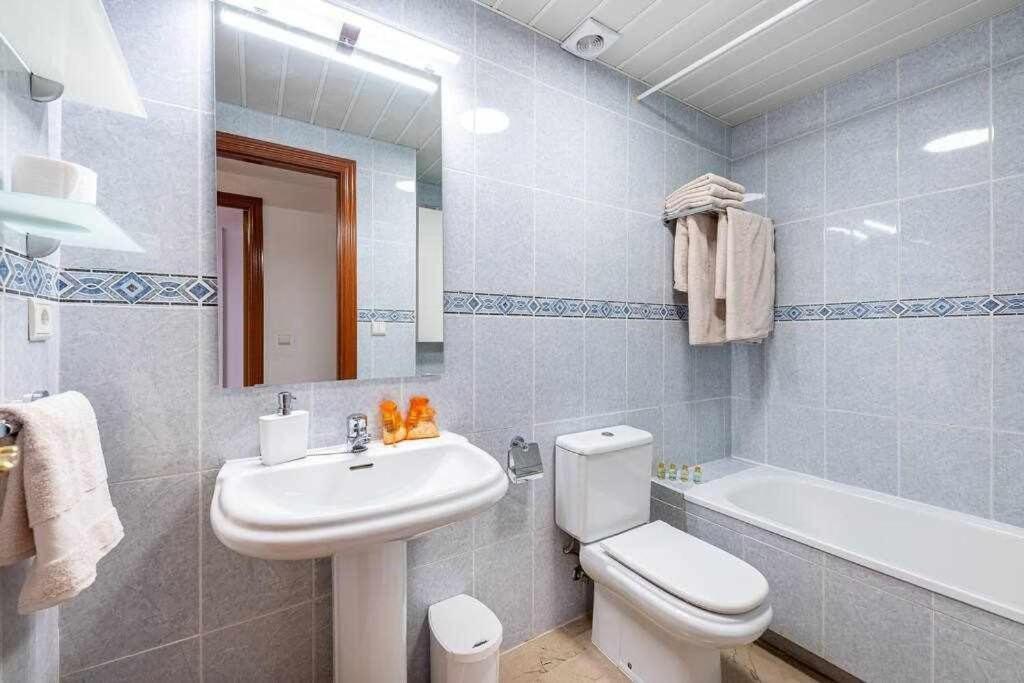 797 Holiday Rentals- Hermoso apartamento para 4 en Benalmadena Bagian luar foto
